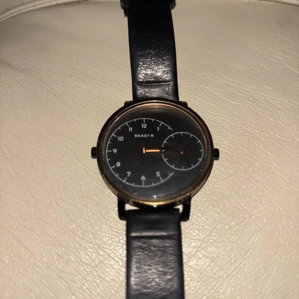 Skagen Dual Time Display. Black With Copper Bezel And Original Leather Strap - Picture 9 of 10